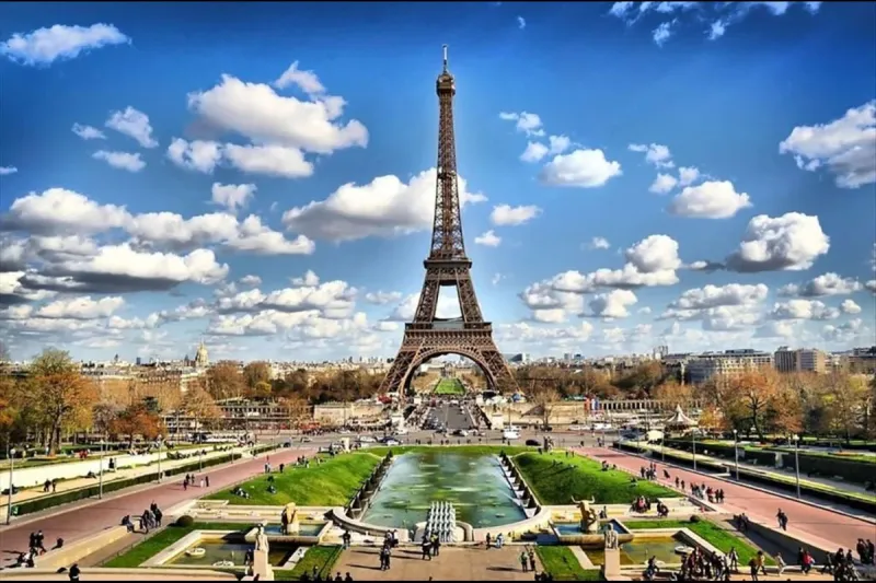 Grand Paris Brüksel Amsterdam Turu THY ile Ekstra Turlar Dahil Yılbaşı Özel / 4 Gece Otel Konaklamalı / İstanbul Çıkışlı