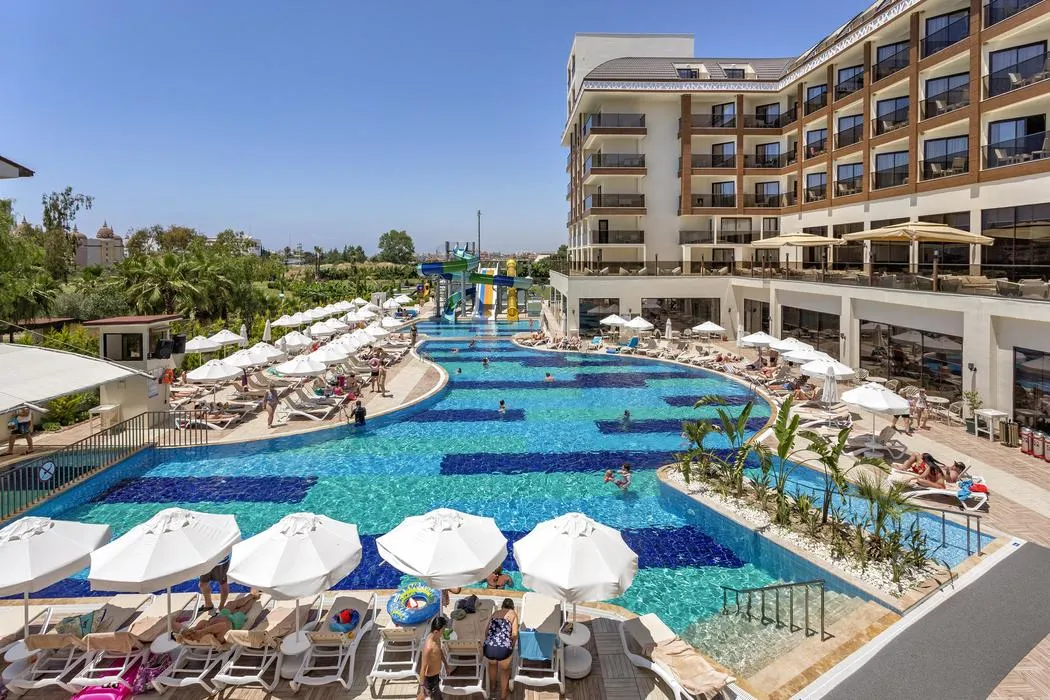 Glamour Resort
