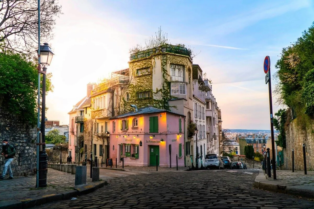 Benelüks Paris Turu Pegasus ile Yaz Dönemi / 7 Gece Otel Konaklamalı / İstanbul Çıkışlı / Brüksel Gidiş / 2027