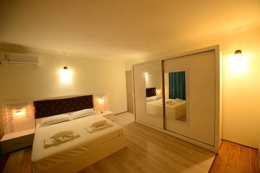 Aristocrat Hotel