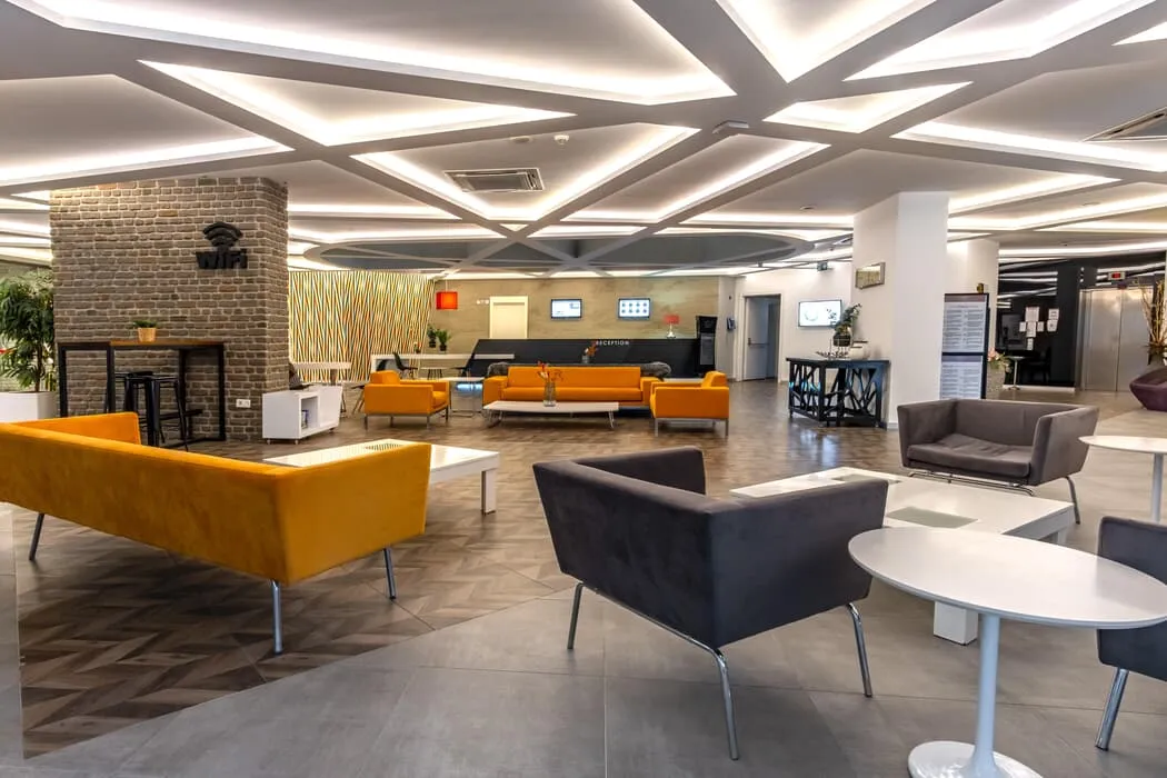 White City Beach Hotel (+16)
