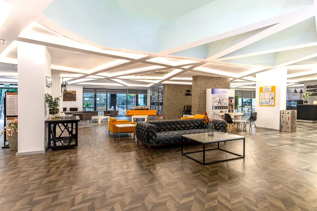 White City Beach Hotel (+16)