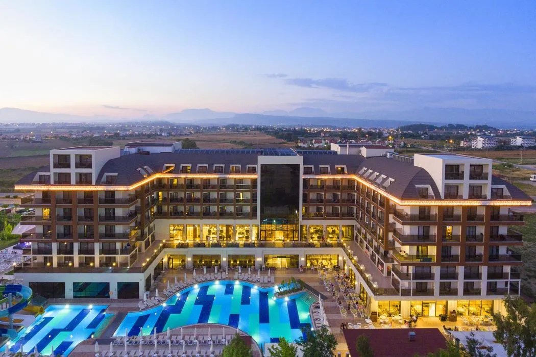 Glamour Resort