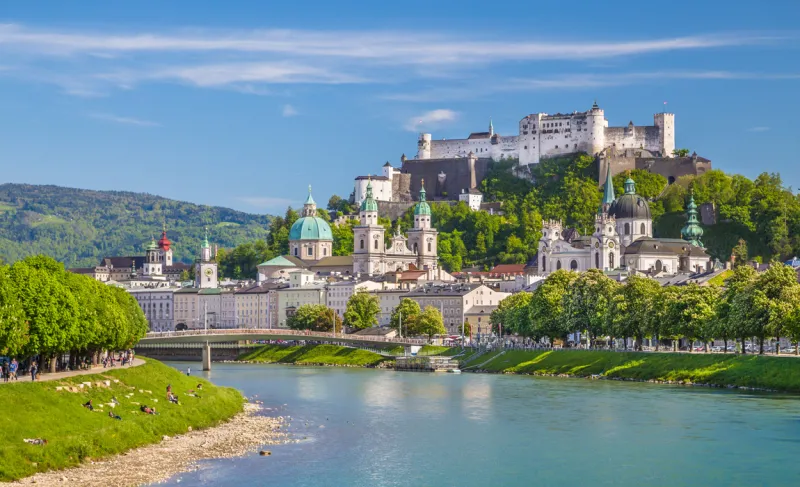 Berlin ve Hallstatt ile Bir Orta Avrupa Masalı Turu Pegasus ile Kurban Bayramı Özel / 7 Gece Otel Konaklamalı / İstanbul Çıkışlı