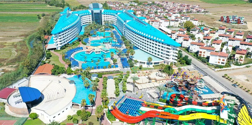 Crystal Admiral Resort Suites & Spa