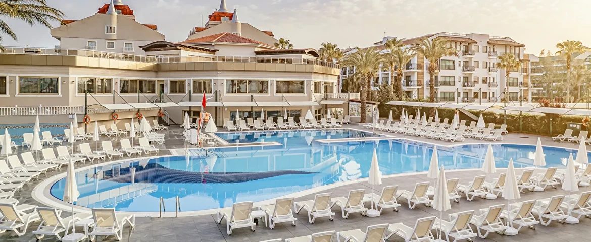 Aydınbey Famous Resort Hotel