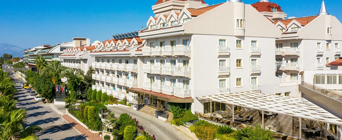 Aydınbey Famous Resort Hotel