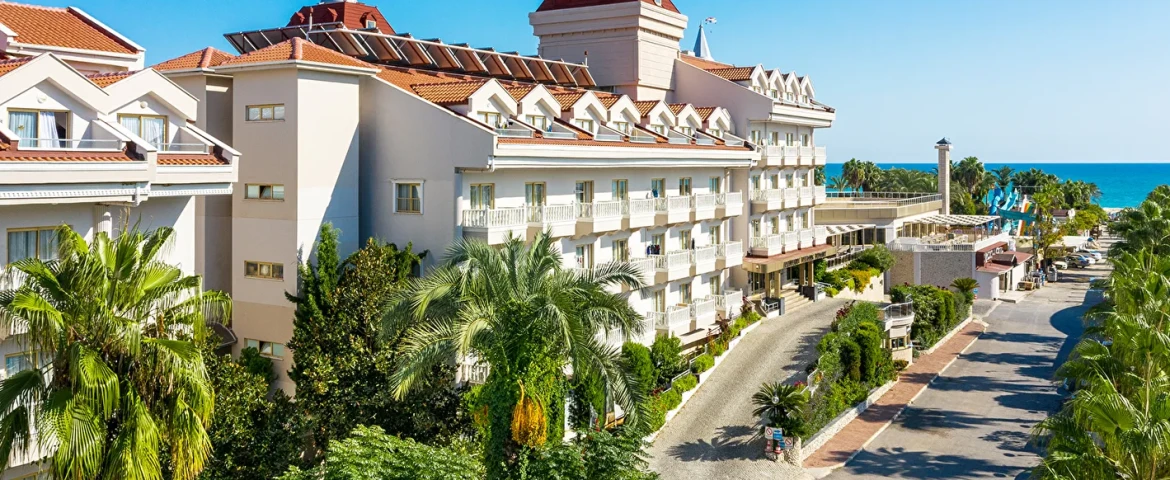 Aydınbey Famous Resort Hotel