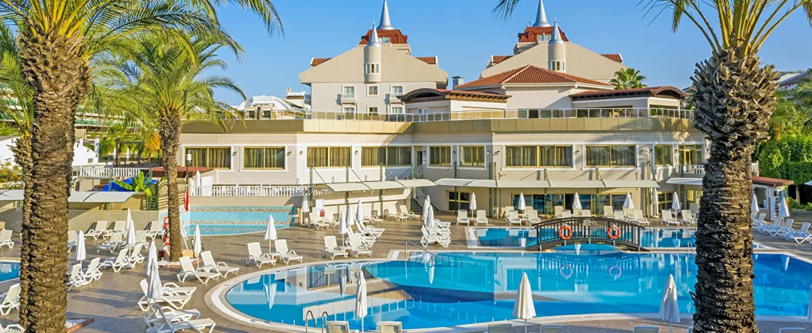 Aydınbey Famous Resort Hotel