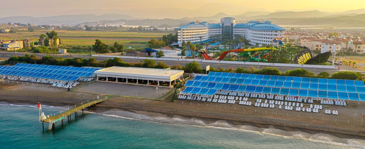 Crystal Admiral Resort Suites & Spa