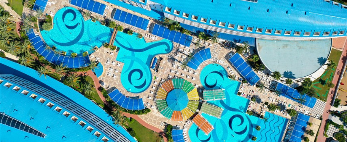 Crystal Admiral Resort Suites & Spa
