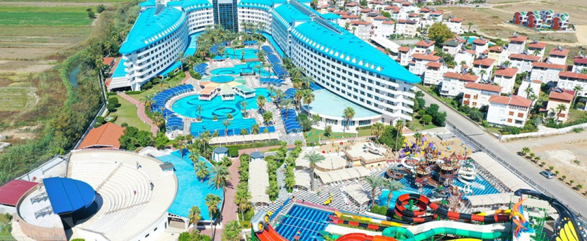 Crystal Admiral Resort Suites & Spa