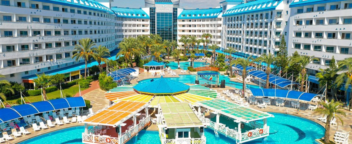 Crystal Admiral Resort Suites & Spa
