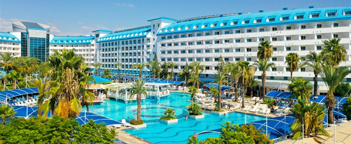 Crystal Admiral Resort Suites & Spa