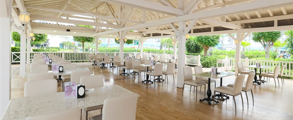 Crystal Admiral Resort Suites & Spa