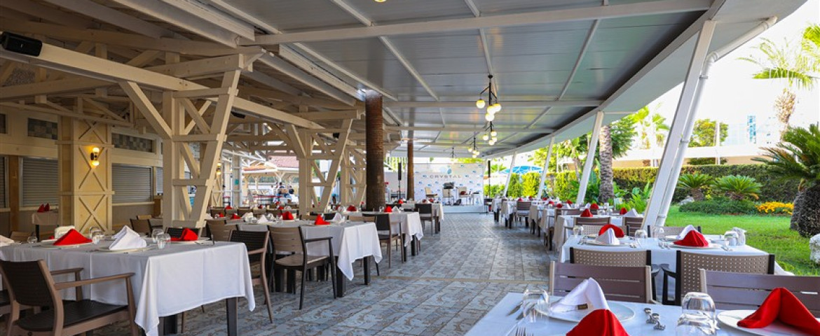 Crystal Admiral Resort Suites & Spa