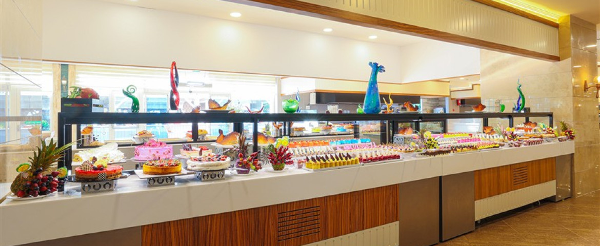 Crystal Admiral Resort Suites & Spa