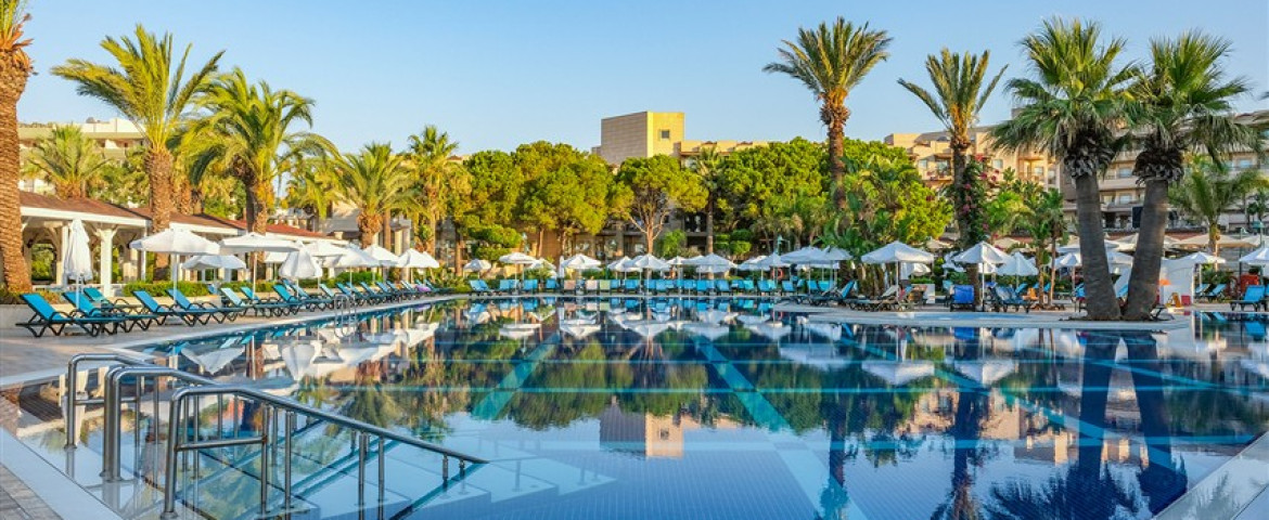 Crystal Tat Beach Golf Resort & Spa