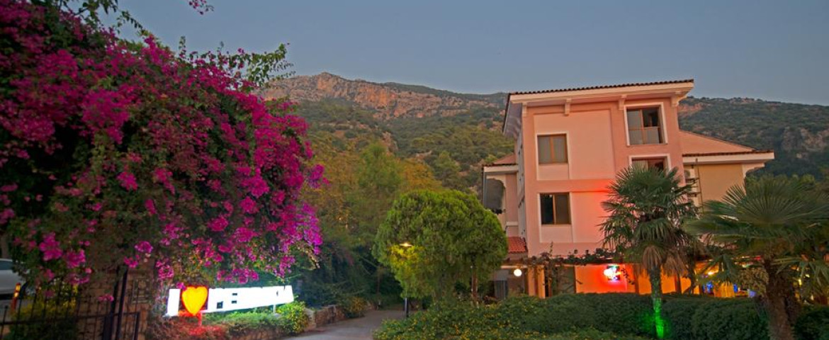 Perdikia Beach Hotel