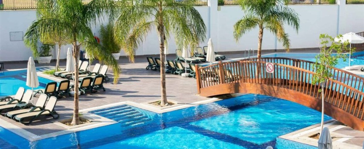 Side Crown Serenity Hotel