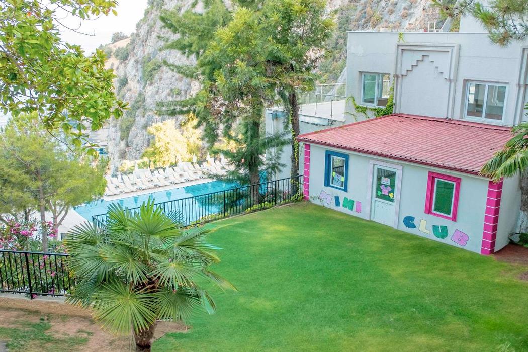 Ladonia Hotels Adakule
