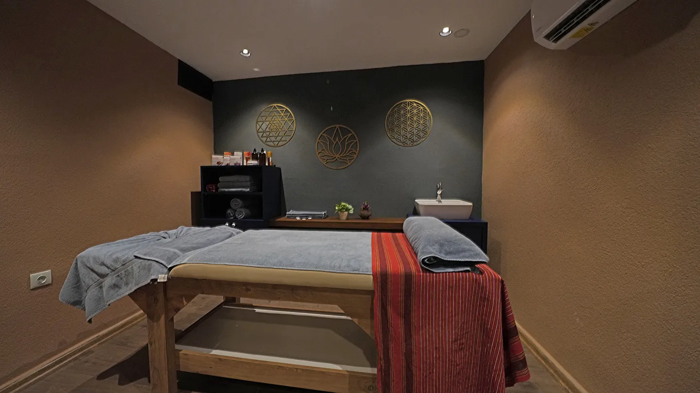 Verde Hotel İçmeler (+16)